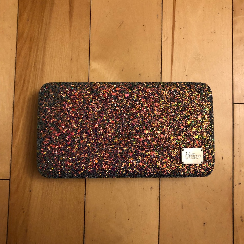 IT cosmetics brush holder